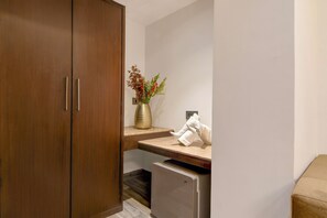 Interior - Kzar Central (Kolkata)