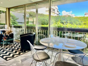 Dining - Vrbo Property (Mandelieu-la-Napoule)