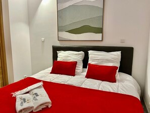 Iron/ironing board, WiFi, bed sheets - Vrbo Property (Mandelieu-la-Napoule)