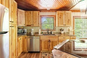 Fridge, microwave, oven, stovetop - Waterfront Cabin with Waterfall View, Private Firepit & Hiking Trails, WiFi (Robbinsville)