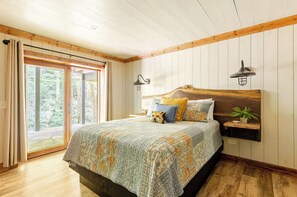3 bedrooms, iron/ironing board, travel cot, free WiFi - Waterfront Cabin with Waterfall View, Private Firepit & Hiking Trails, WiFi (Robbinsville)