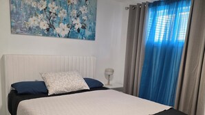 A bedroom with a bed, a painting, a nightstand, a lamp, and a window with curtains. - 3 mins to Henday ,16 mins to WEM
1 cozy bedroom in a quite neighborhood.
No Pets (Edmonton)