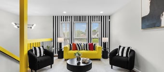 Vivid Luxe Retreat: Luxury 2BR Townhouse