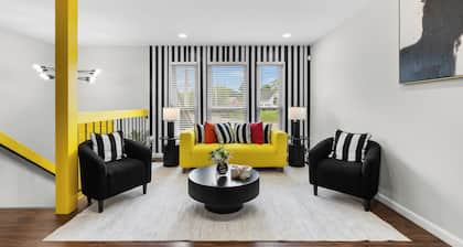 Vivid Luxe Retreat: Luxury 2BR Townhouse
