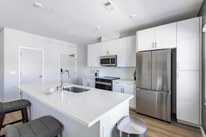 Fridge, dining tables - Landing | Stylish 1BD, Courtyard, Clubhouse (Santa Rosa)