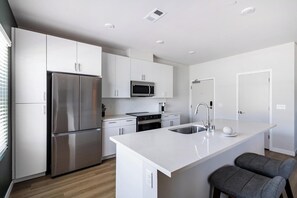 Fridge, dining tables - Landing | Incredible 1BD, Clubhouse, Courtyard (Santa Rosa)