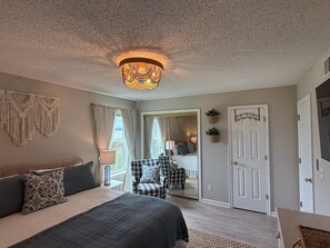 2 bedrooms, iron/ironing board, WiFi, bed sheets - Sound Escape - Water Front Condo Sunset Views (Kill Devil Hills)