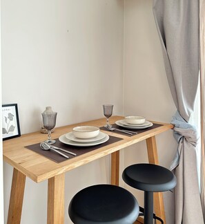 Dining - Gorgeous studio in city centre -Sauna/Wifi/Parking/Netflix (Rovaniemi)
