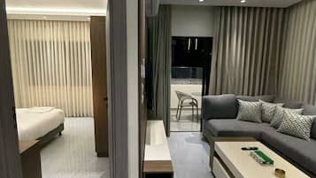 Apartment, 1 Bedroom, Accessible, Smoking | Living room