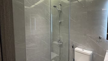 Apartment, 1 Bedroom, Accessible, Smoking | Bathroom