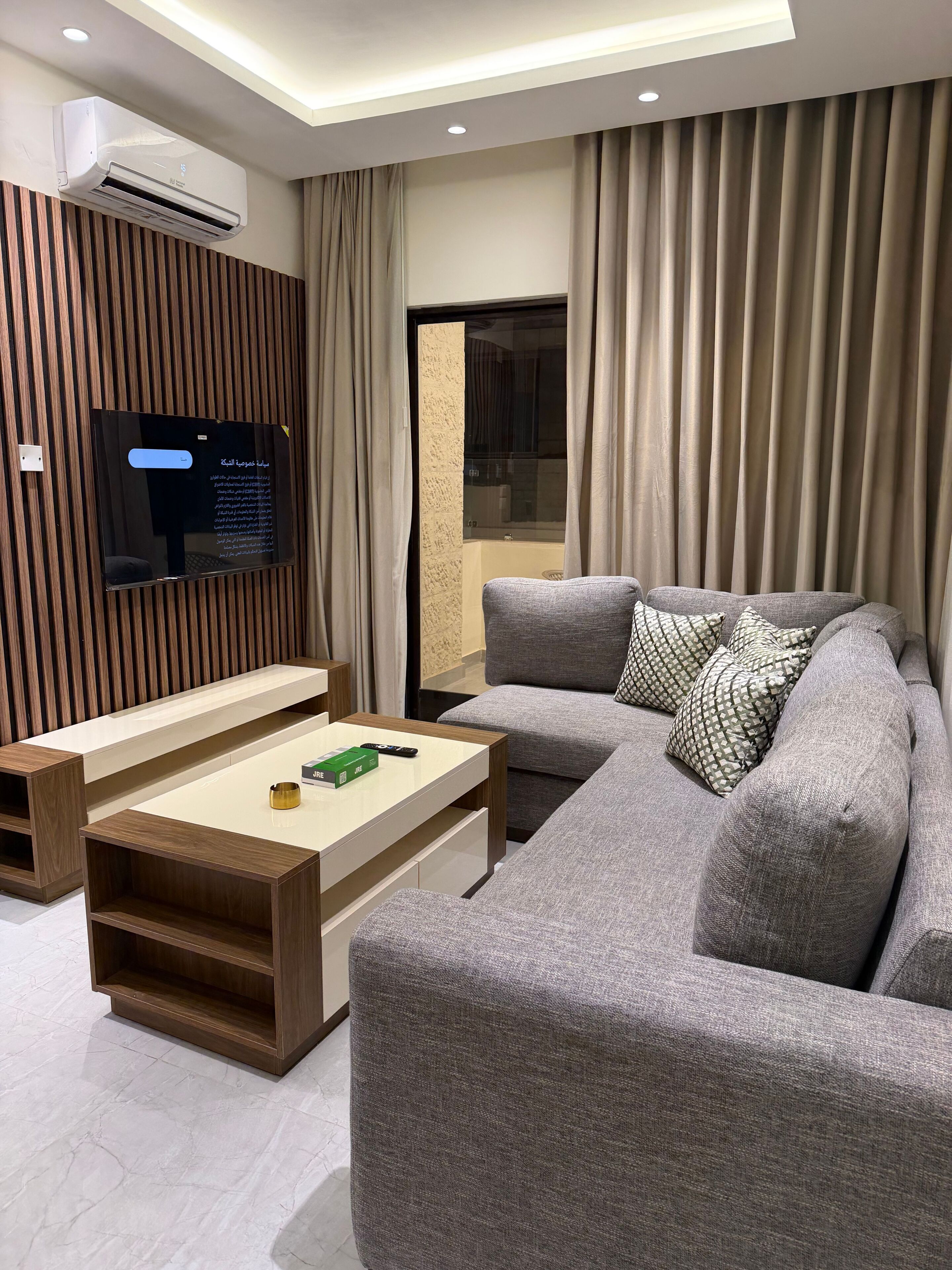 Apartment, 1 Bedroom, Accessible, Smoking | Living room