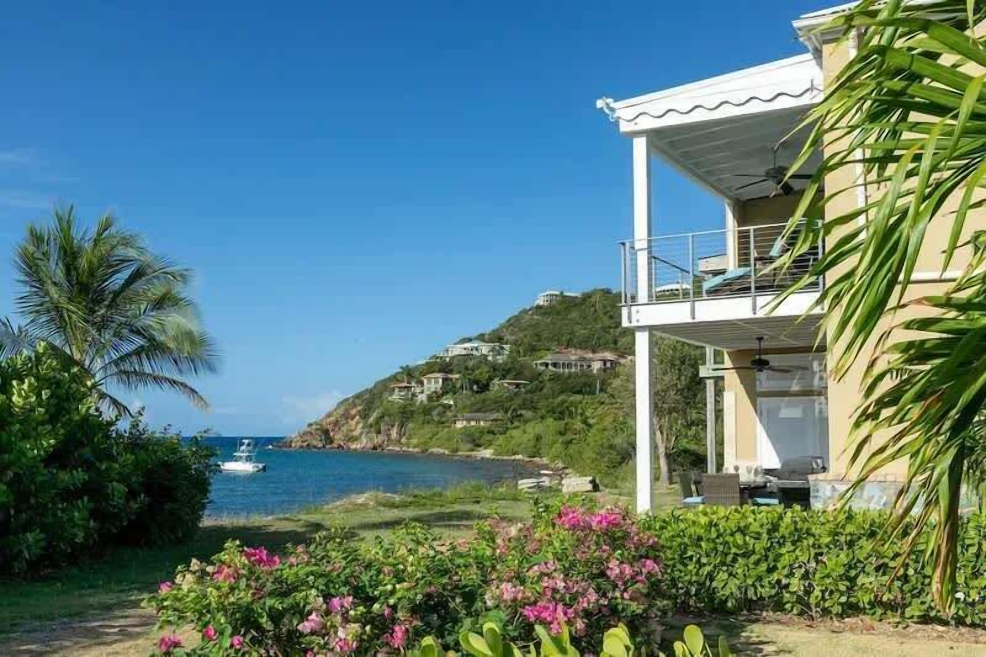 Beachfront living in Chocolate Hole.