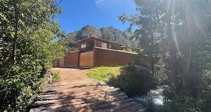 Puma Huanca Riverside Oasis-Serene Riverfront Home with Mountain Views 2BR 2.5BA