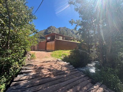 Puma Huanca Riverside Oasis-Serene Riverfront Home with Mountain Views 2BR 2.5BA
