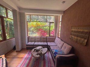 Living area - Puma Huanca Riverside Oasis-Serene Riverfront Home with Mountain Views 2BR 2.5BA (Urubamba)