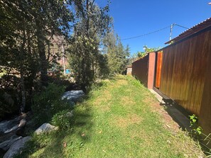 Property grounds - Puma Huanca Riverside Oasis-Serene Riverfront Home with Mountain Views 2BR 2.5BA (Urubamba)
