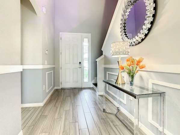 Interior entrance - Serenity Dreams (Davenport)
