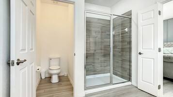 Deluxe Double Room, 1 King Bed, Non Smoking, Private Bathroom | Desk, free WiFi