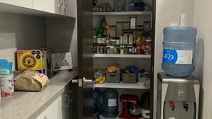 A kitchen with a pantry, a water dispenser, and various food items. - Apartment in central area for world cup (Naucalpan de Juárez)