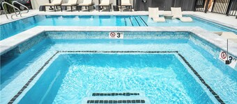 Landing | Incredible Studio, Rooftop Lounge, Gym