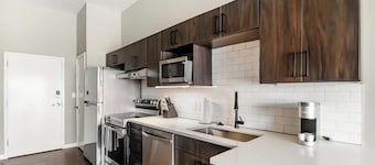 Landing | Amazing Studio, Pool, Rooftop Lounge