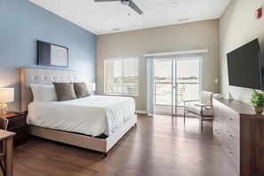 Desk, iron/ironing board, WiFi, bed sheets
