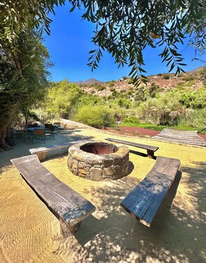 Outdoor dining - Paradise in Ojai - Amazing property with private lake, spa amenities, and more. (Ojai)