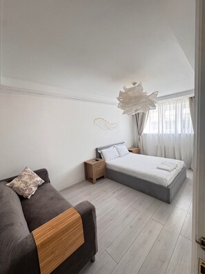 5 habitaciones, tabla de planchar con plancha y wifi gratis 