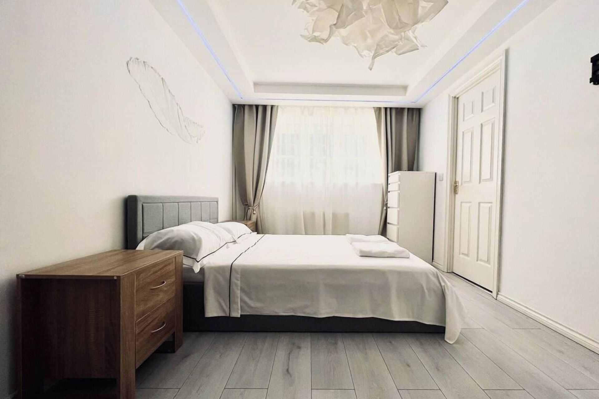 5 bedrooms, iron/ironing board, free WiFi, bed sheets