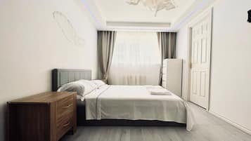 5 bedrooms, iron/ironing board, free WiFi, bed sheets