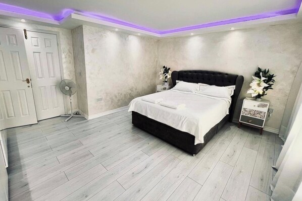 5 bedrooms, iron/ironing board, free WiFi, bed sheets