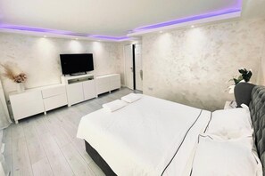 5 bedrooms, iron/ironing board, free WiFi, bed sheets