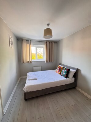 5 habitaciones, tabla de planchar con plancha y wifi gratis 