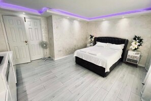 5 bedrooms, iron/ironing board, free WiFi, bed sheets
