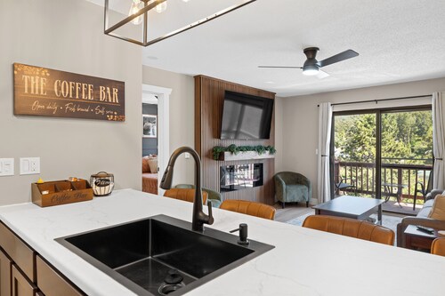 2 King Suites w/Private Baths, Near Deadwood & Terry Peak, Black Hills City View