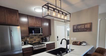 2 King Suites w/Private Baths, Near Deadwood & Terry Peak, Black Hills City View