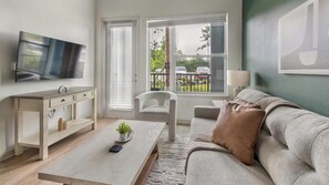 Smart TV - Landing | Amazing 1BD, Gym, Clubhouse (Jacksonville)