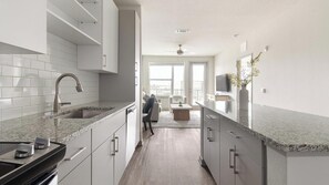 Kühlschrank, Esstisch