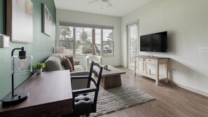 Smart TV - Landing | Stylish 2BD, Clubhouse, Gym (Jacksonville)