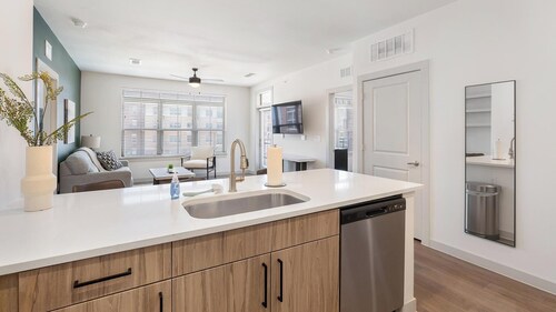 Landing | Spectacular 2BD, Gym, Clubhouse