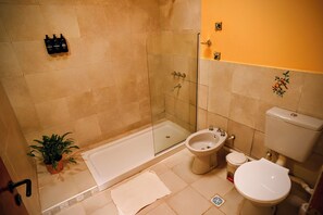 Shower, hair dryer, towels, soap - Kenty Wasy, complete, local style, ideal for families (Humahuaca)