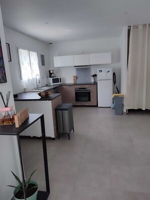 Private kitchen - Vrbo Property (Apt)