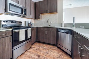 Fridge, dining tables - Landing | Amazing 2BD, Pool, Gym (Biloxi)