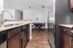 Fridge, dining tables - Landing | Amazing 2BD, Clubhouse, Gym (Gulf Hills)