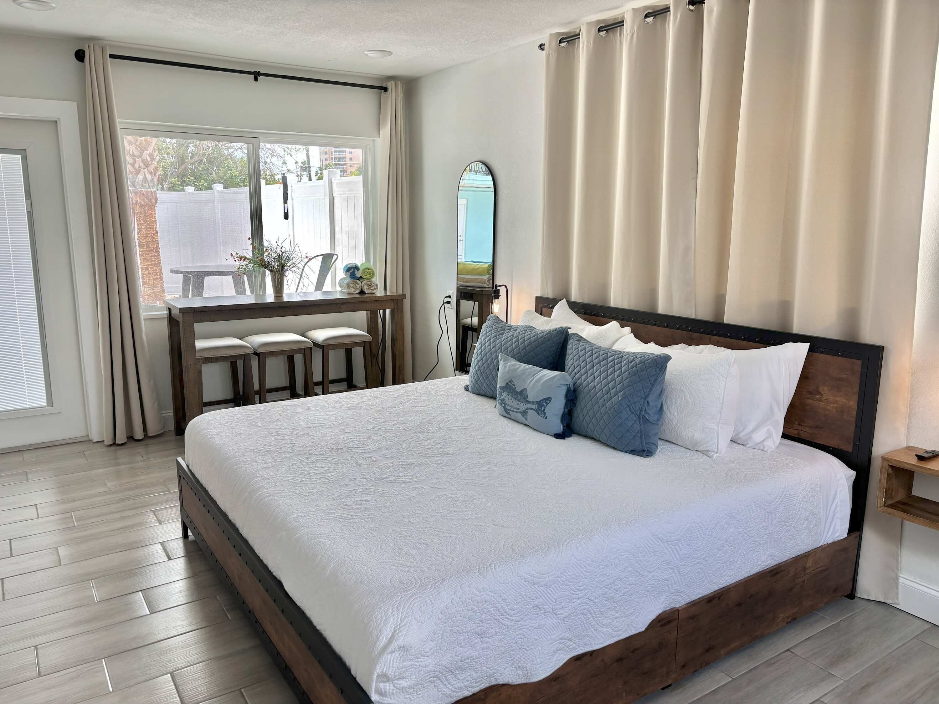 Iron/ironing board, WiFi, bed sheets