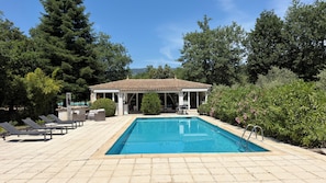 A swimming pool with lounge chairs, a covered seating area, and lush greenery. - Escape and serenity in this villa with XXL pool (fayence)