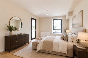 1 Schlafzimmer, Schreibtisch, Bügeleisen/Bügelbrett, Reisekinderbett