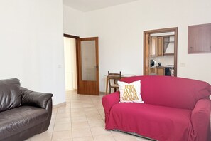 TV - SE238 – Marotta, four-room apartment with outdoor space (Marotta)