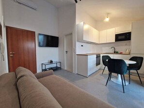 Smart TV, DVD player, music library, stereo - Luxury Seaview Apartment near Omiš • Pool, Sauna & Sandy Beach (Duće)