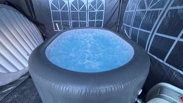 Indoor spa tub